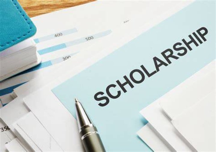 Does Stanford offer merit based scholarships?