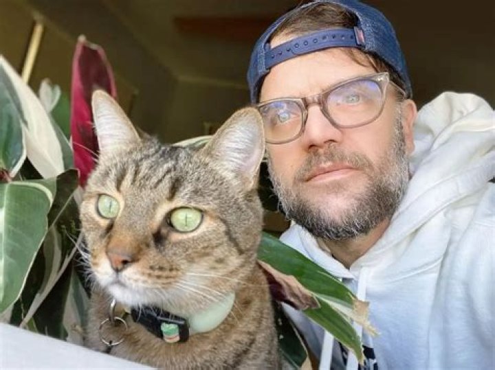 How tall is kevin weisman?